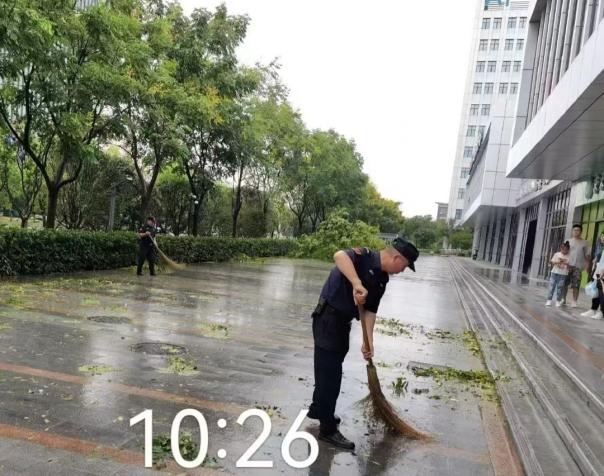 C:/Users/BA/Desktop/風雨過后南京保安迅速行動,恢復安“寧”面貌/5.jpg5