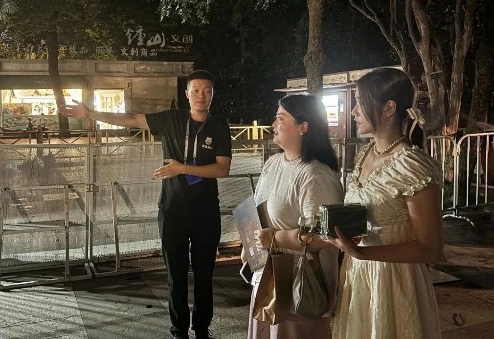 C:/Users/BA/Desktop/“安保鐵軍、硬核保障”2024系列報(bào)道四十三——月滿中秋,南京市保安服務(wù)有限公司圓滿護(hù)航“2024 南京森林音樂會(huì)”/6.jpg6