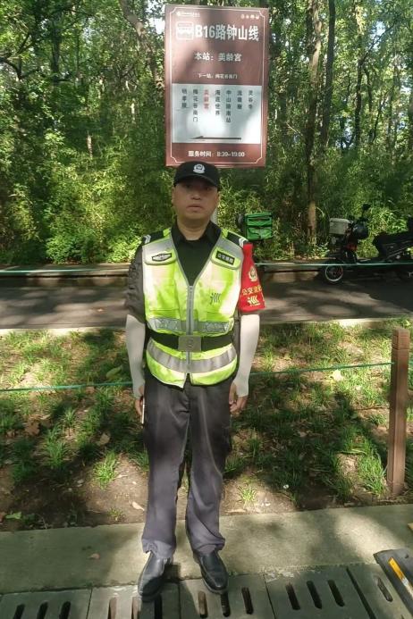 C:/Users/Administrator/Desktop/臺風“貝碧嘉”來襲,南京保安積極應對,“守”護萬家團圓!/1.jpg1